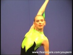 Ballerina Marina posing at flexiangels Thumb