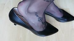 Andres Machado low heeled pumps, nylons, anklet and tattoos - shoeplay by Isabelle-Sandrine Thumb