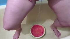 Piss and wash with urine. Busty milf loves dirty fetish. Amateur compilation in the bathtub. PAWG. Thumb