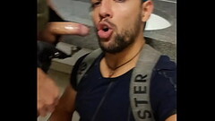 Mamador de boca nas picas desses machos no banheiro do metr&ocirc_ Thumb