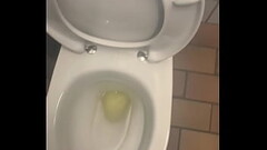 Masturbation toilette publique Thumb