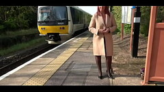 beau diamonds flashes at a train Thumb
