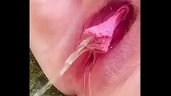 Pissing through huge labia Thumb