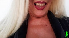 milf provocative hot smile Thumb