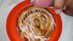 Extra sweet frosting for my warm cinnamon roll. Thumb