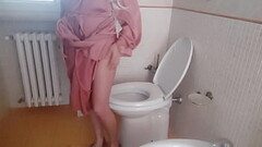 the warm pee of my stepmother dressed in elegant silk during a party Thumb