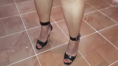 Esposa de mi primo PUTA MODELA su CULO en VESTIDO Thumb